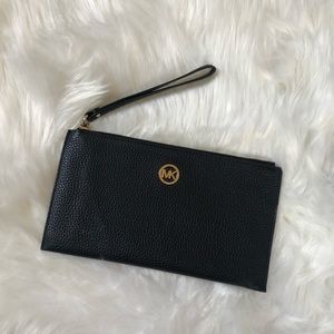 Michael Kors || MK black wristlet